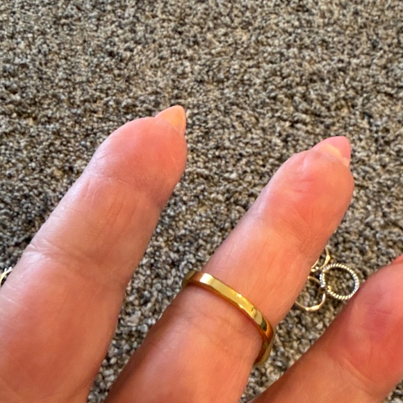 Elegant Gold and Pearl Ring - Picture 2 of 2